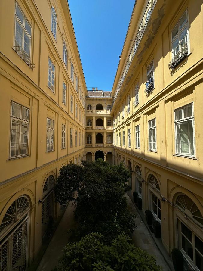 Old Town Apart Leilighet Budapest Eksteriør bilde
