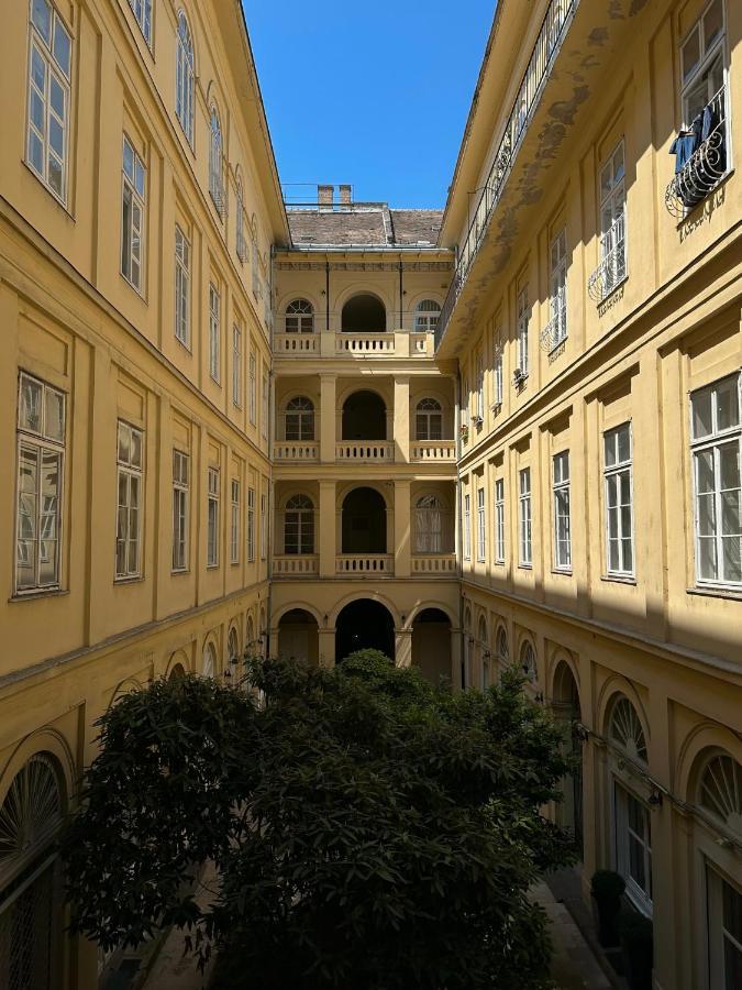 Old Town Apart Leilighet Budapest Eksteriør bilde
